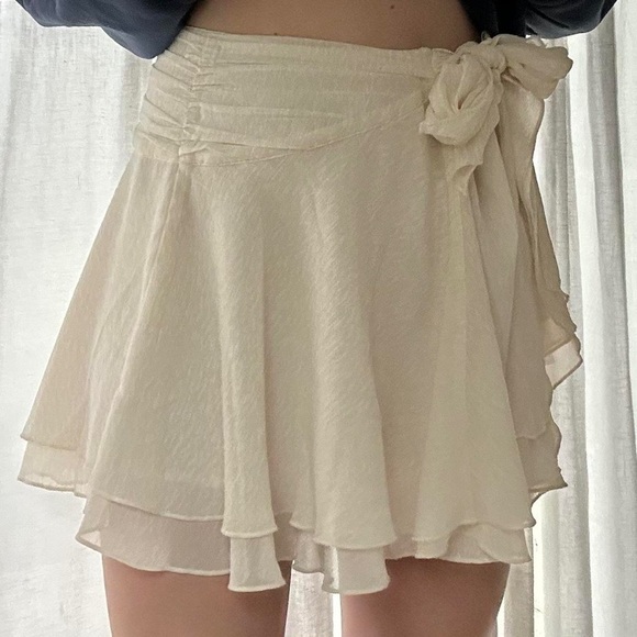 Aerie Flowy Cream Tie Front Skirt Sz medium girly wrap skirt mini Flowy - Picture 1 of 6